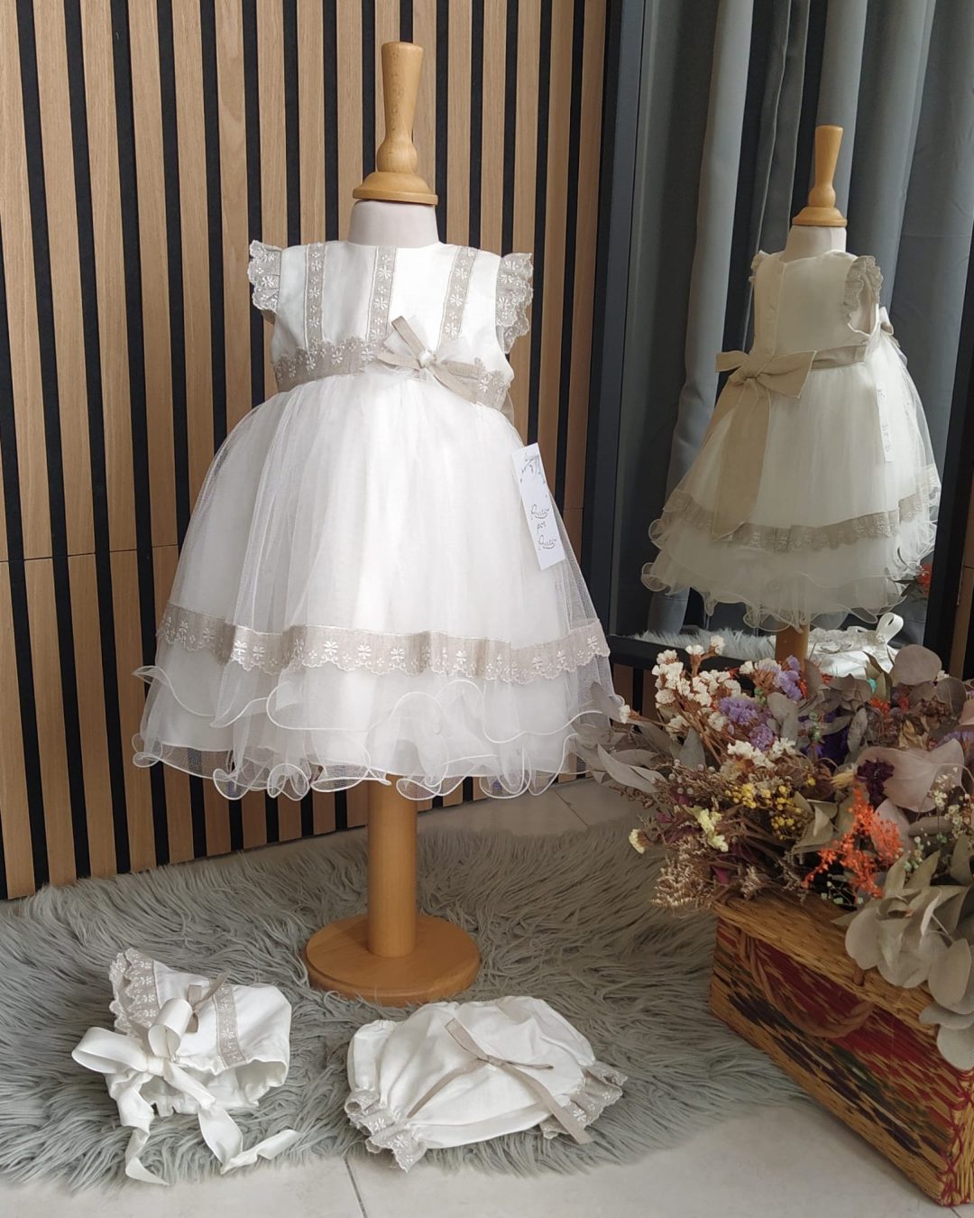 vestido branco com detalhes cerimonia menina tilili