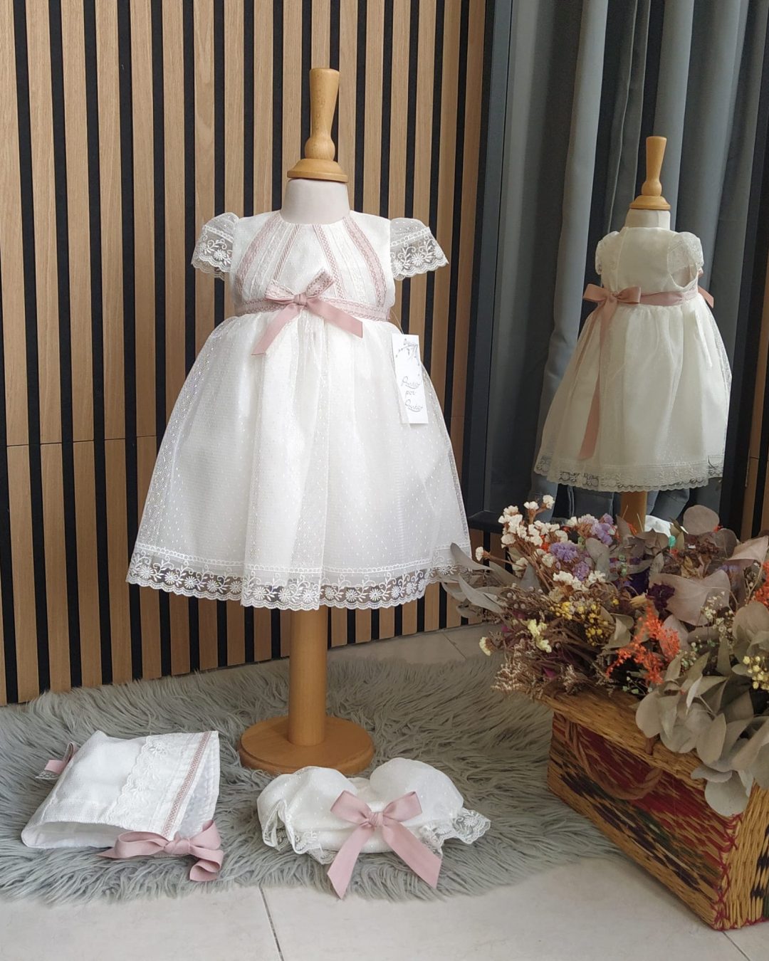 vestido branco curto com detalhes cerimonia menina tilili